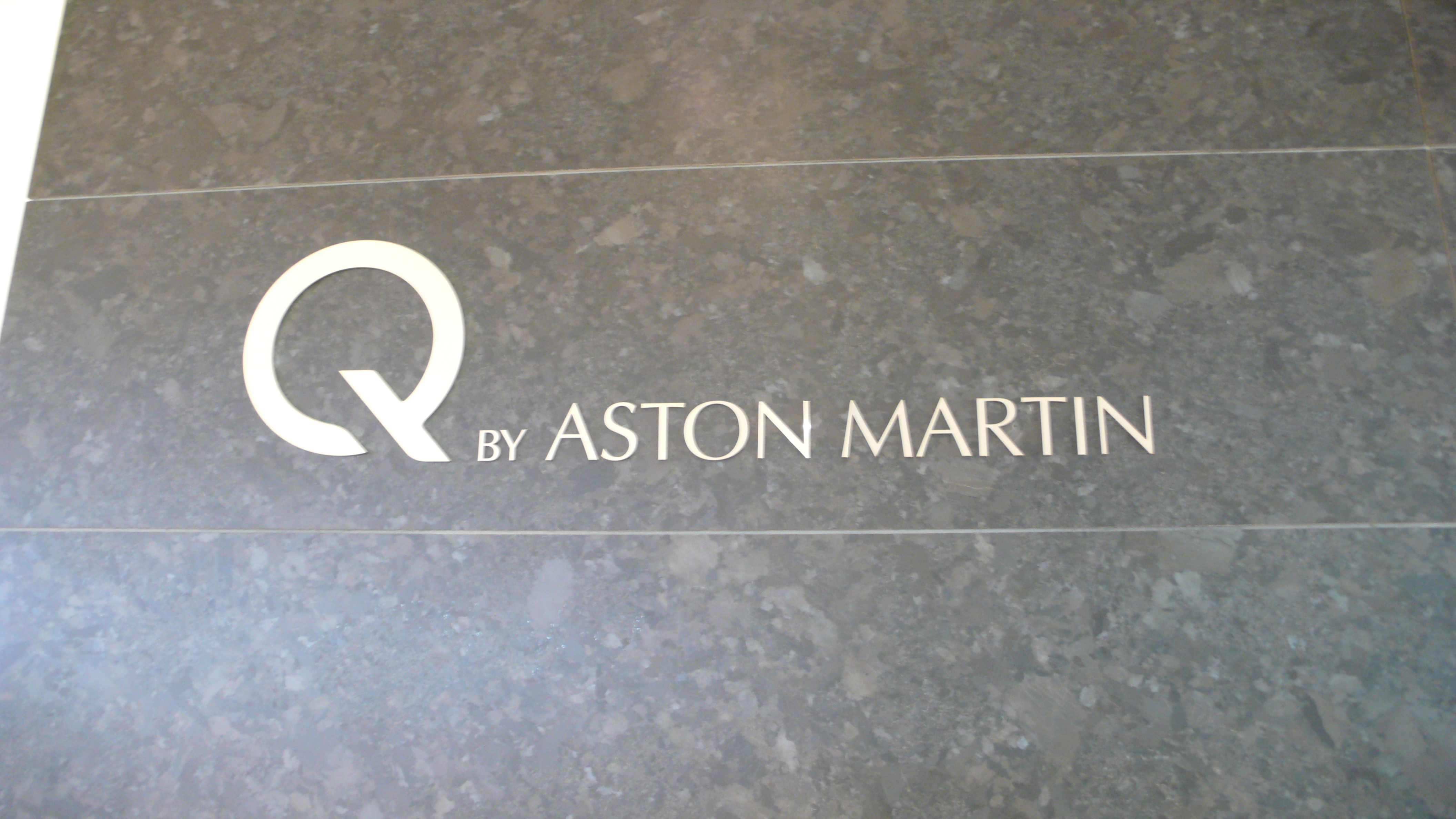 aston-martin-glass-partitions